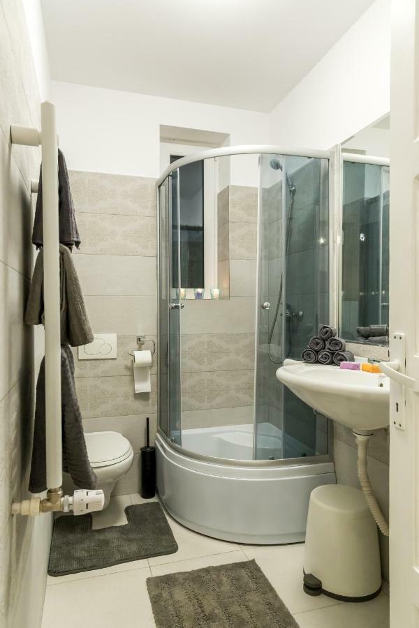 Appartement White Nights Of Old Town Bucarest Extérieur photo